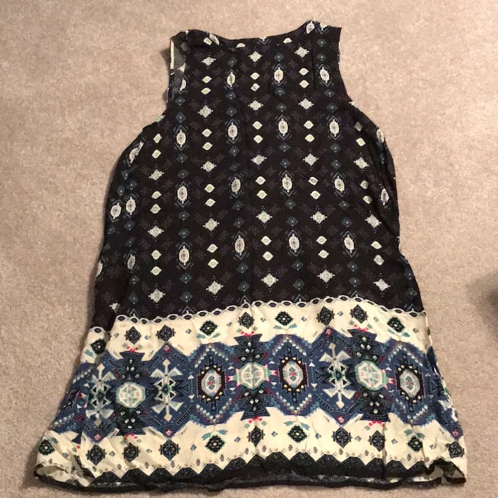 Sleeveless v neck dress with pockets - Picture 5 of 5